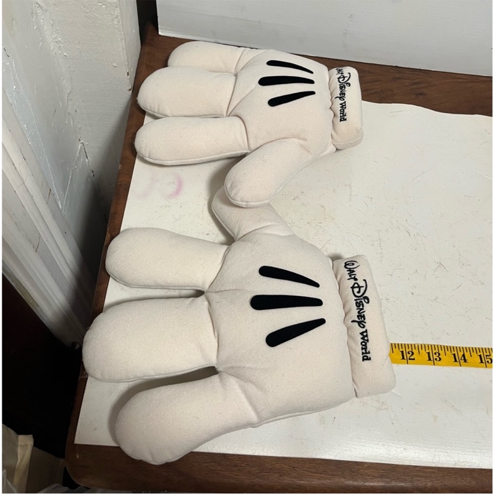 Disney White Mickey Mouse Gloves Costume Accessory - Picture 4 of 4
